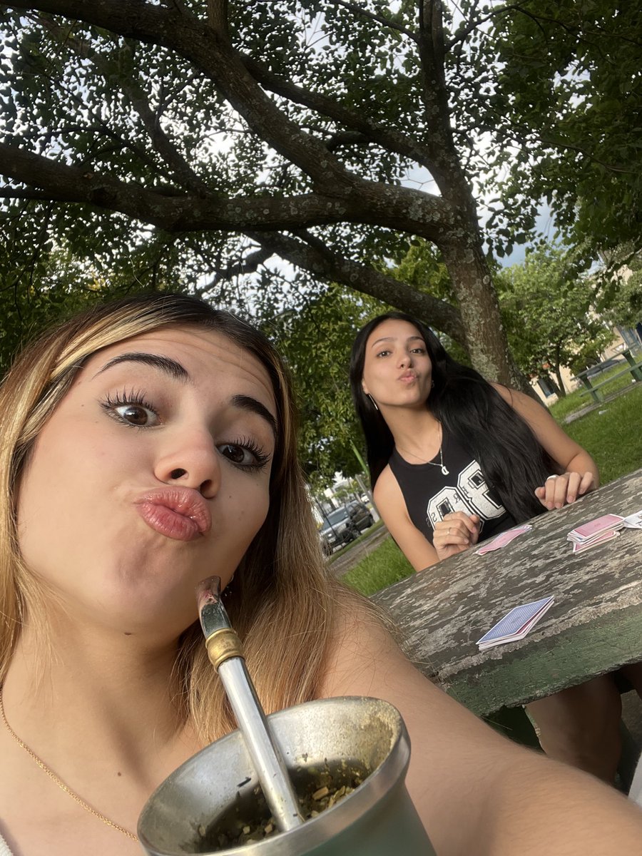 diannntol's tweet photo. me agarró extrañitis muy fuerte, quiero ver a mis amigas YA 
@wuadaagomez1 @vviixp @lu_zelaa https://t.co/Qzx7xVvg5T