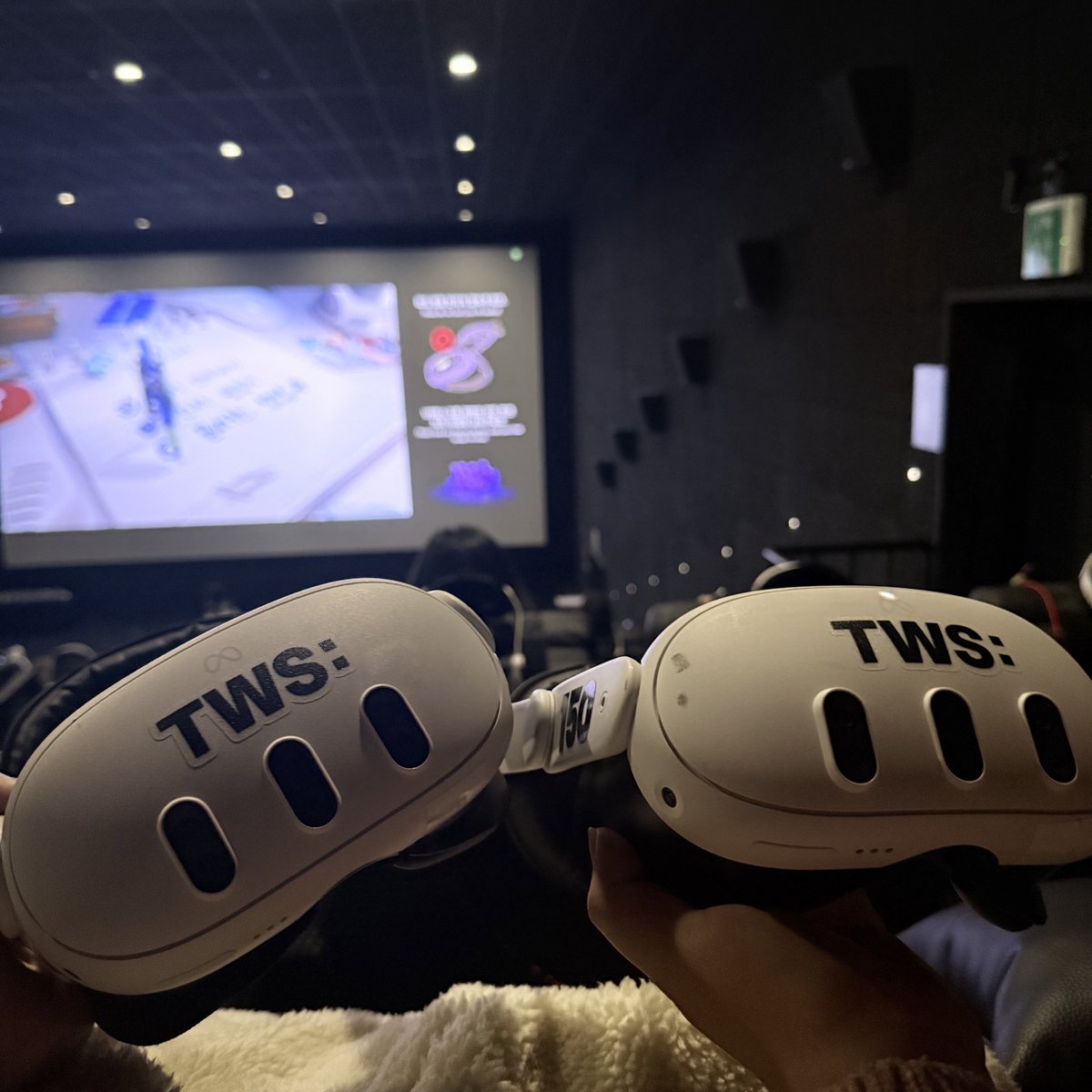 42scene117's tweet photo. #TWS_러쉬로드 #TWS_VR콘서트

후기 : 긴 말이 필요 없습니다 
광대가 너무 아파요 
투어스가 너무 가까워요
심장이 너무 아파요 설레서 ㅠ
진짜 너무 행복했어요 https://t.co/H58inE0Y06