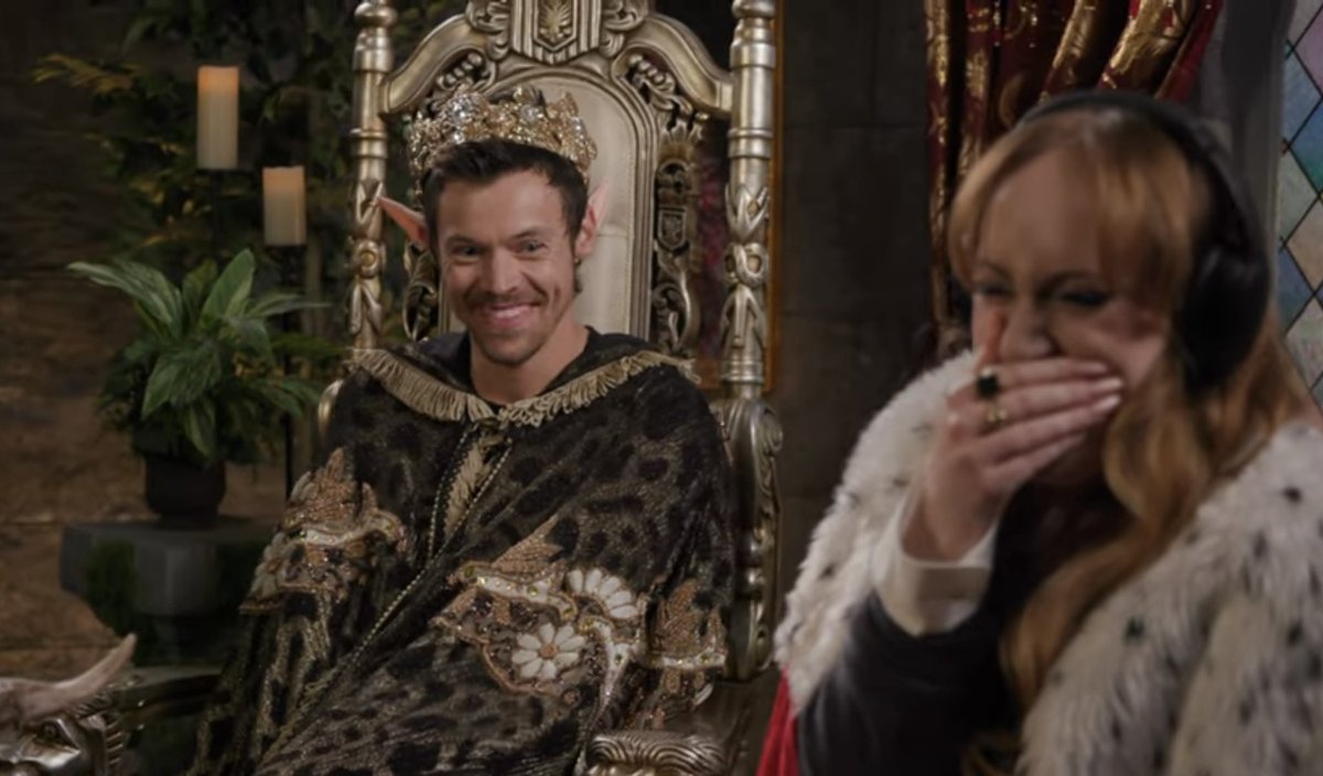 ivanideanow's tweet image. Excited for the new @Harry_Styles album but most specifically to hear whatever caused this moment in @BBRoyalCourt 👀
#HarryStyles #Pop #Track9 #kissallthetimediscooccasionally