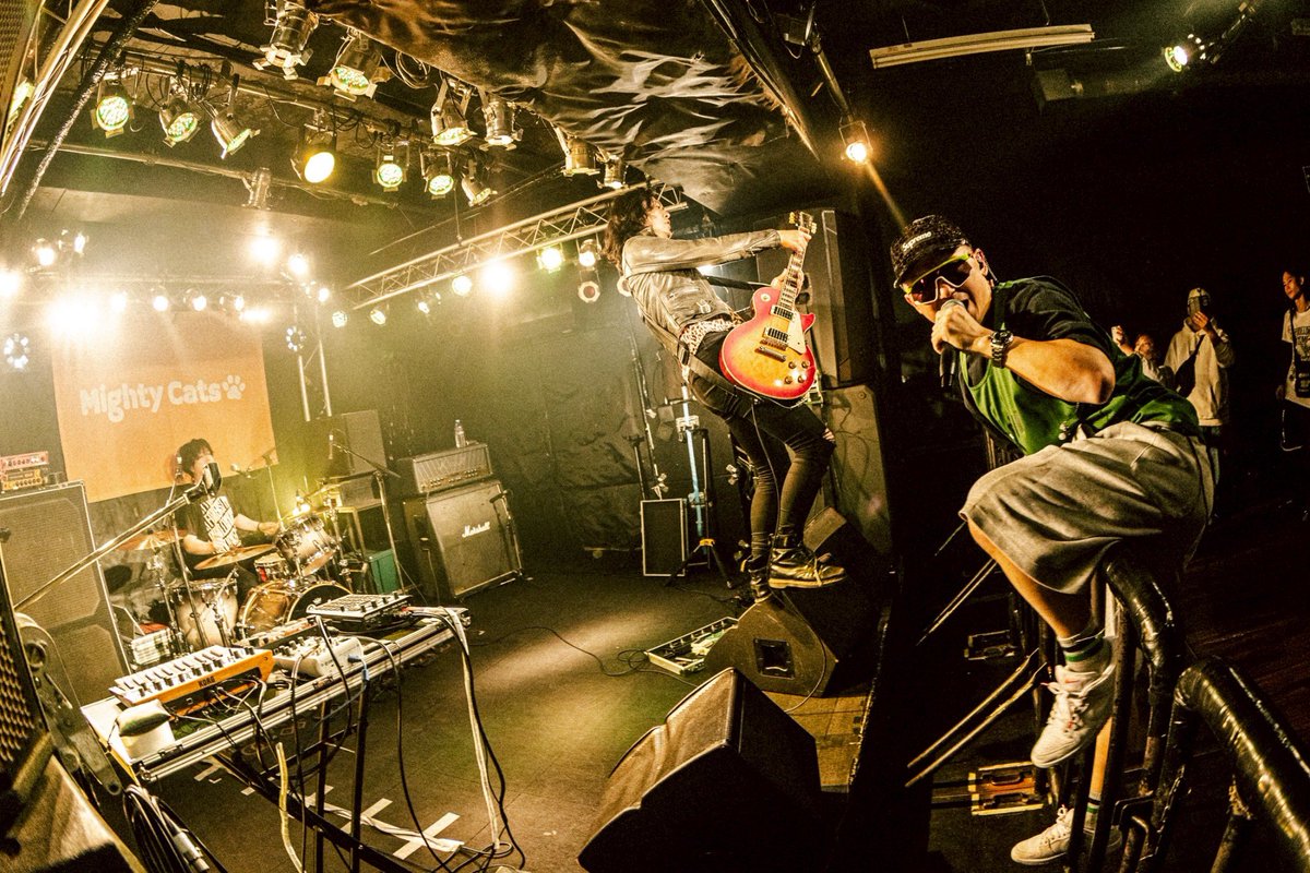 theArdbeg's tweet photo. この前の福岡マジで楽しかったなぁ。
好きなように泳いでる感じがする。LIVEの写真いっぱい撮ってもらったので、少しずつアップします。屍の日々を超えていけ。思い出だけに生かされて。InstagramオフィシャルアカウントにもUPされてるのでそちらも是非。(こ)
Photo by てんめい@takaakih_14 https://t.co/ddyhPnrLNZ