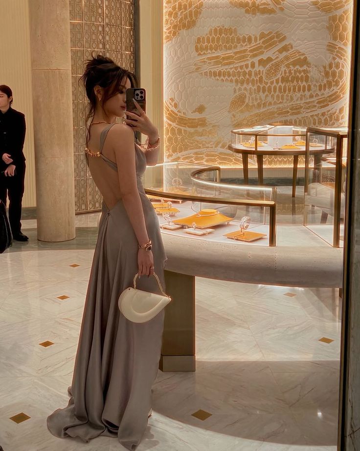 "they’re talking 
behind your back"              how's the view?

#primiily <a href="/primiily1_/">primiily</a>