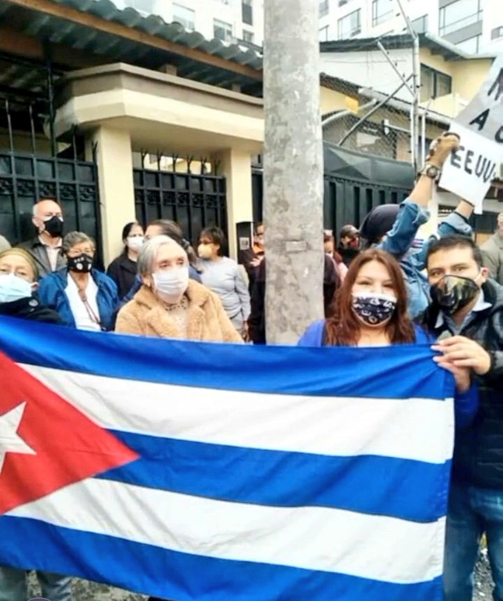 NatalyYunda's tweet photo. @DiazCanelB @DanielNoboaOk no representa el sentir del pueblo ecuatoriano, con sus acciones lo único que hace, es demostrarnos que estamos del lado correcto de la historia...✊🏻
#CubaLibre #NoUsa #NoBoa
#PorLaPatriaGrande. https://t.co/eoSYiMkzlO