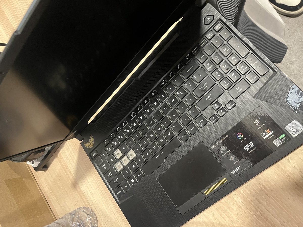 Guys, boleh minta bantuan nya untuk share ini?

Aku BU, jadi WTS Laptop ASUS TUF Gaming FX506L 
i7-10870H, RAM 16GB, GTX1650

Pembelian Mei 2021 (5 Tahun)
Pemakaiannya preloved &amp; jarang banget (karena udah punya PC)
Semua ORI, ga pernah masuk service 🙏

Buat Harga DM ya ✨