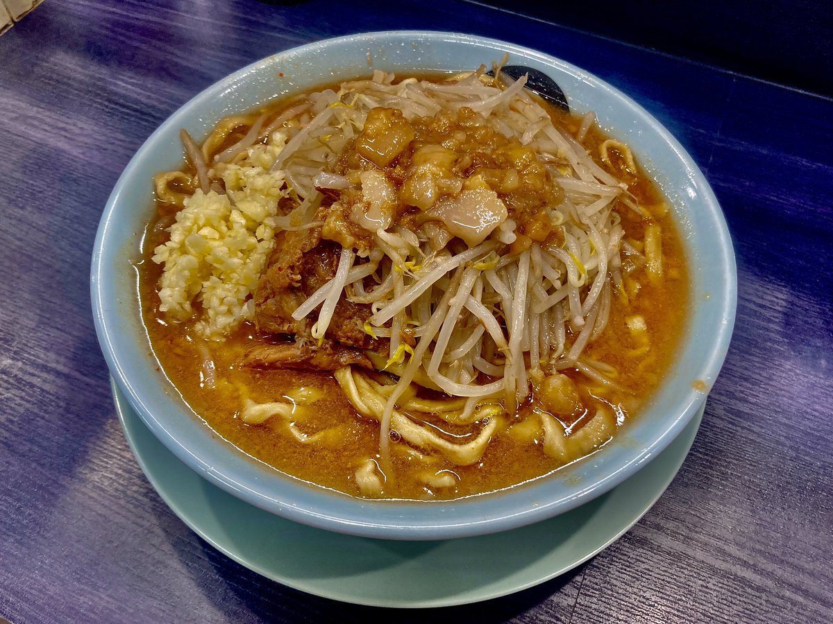 📍オリバーヌードル
🍜ラーメンミソアジ
📣ニンニク

芳醇な味噌と至高のカエシ
図太い豚骨スープに悶絶‼️

まさに研ぎ澄まされた破壊力…

中毒性の枠を超え
覚醒した世界観に感動
儚く可憐な余韻も最高🥺

その圧倒的な存在感は
関東指折りの美味しさ

今日もバチバチでした
ご馳走様です🙏#めるテレ