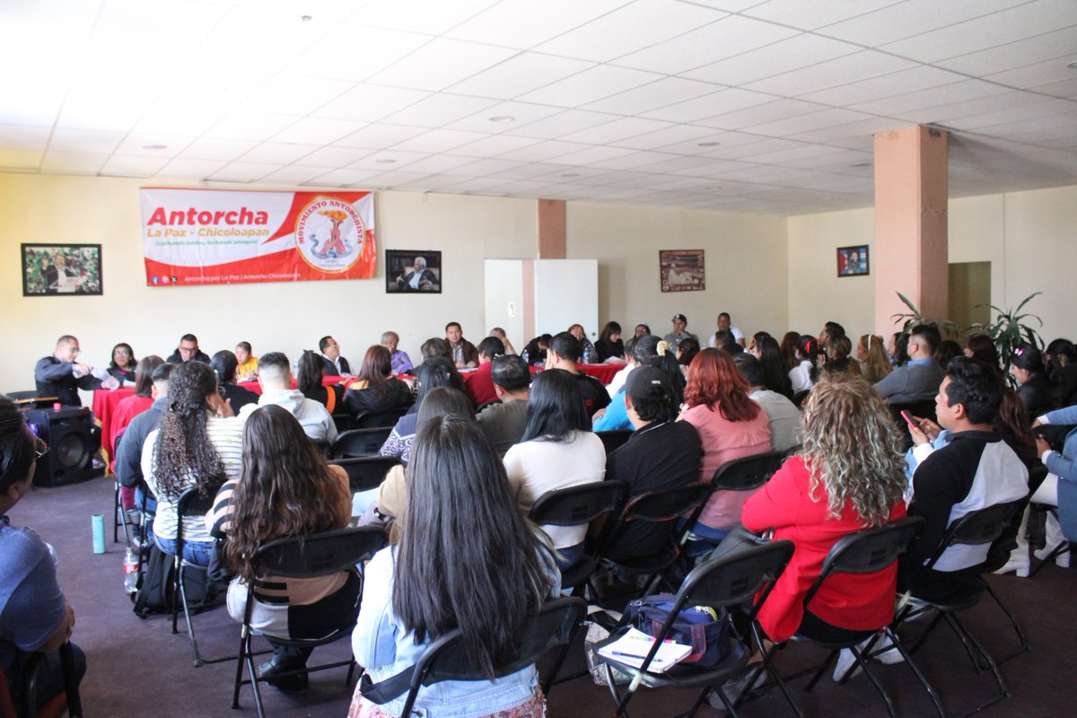 En La Paz, docentes que simpatizan con el Movimiento Antorchista organizaron la participación de estudiantes en actividades culturales y deportivas, entre ellas la Espartaqueada Deportiva. Ante la negativa de apoyo del Ayuntamiento, realizan colectas para asistir a la competencia
