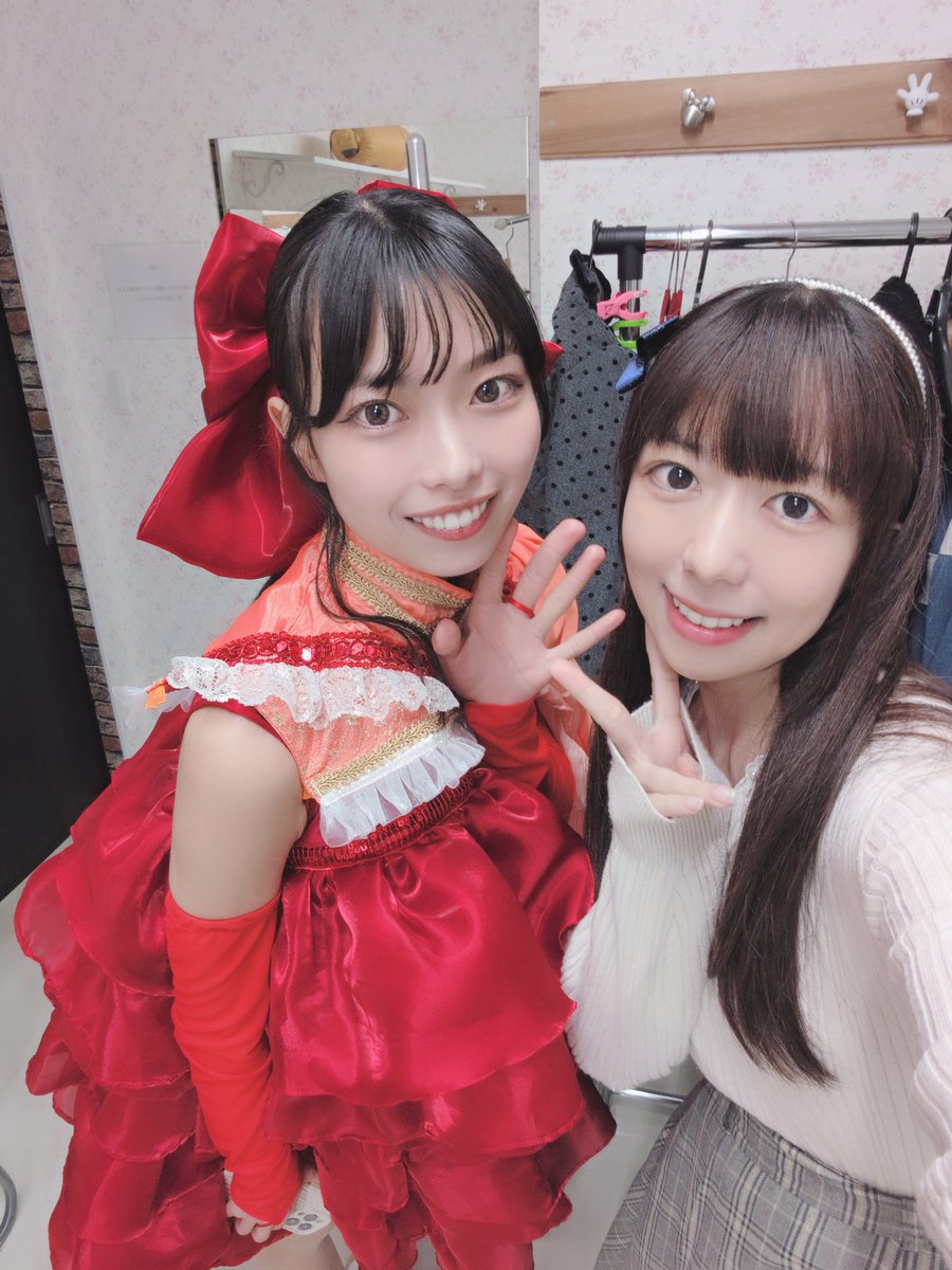 3/1の楽屋写真です٩(*´ `*)۶

💛しおたん さん
🩵蒼井めるだ さん
❤別所あみか さん

はじめましてのご挨拶とお話させていただきお写真ご一緒していただきました！！ありがとうございました(⁎˃ᴗ˂⁎)
またお会いできますように✨