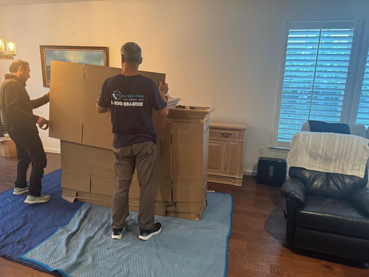 sharpvanlines's tweet image. Truck packed clean and ready for the road. 🚚

If it looks effortless in the photos — that’s because the hard part is already handled.
#SharpVanLines #MovingDay #NYCMovers #FurnitureMoving #HeavyLifting #ProfessionalMovers