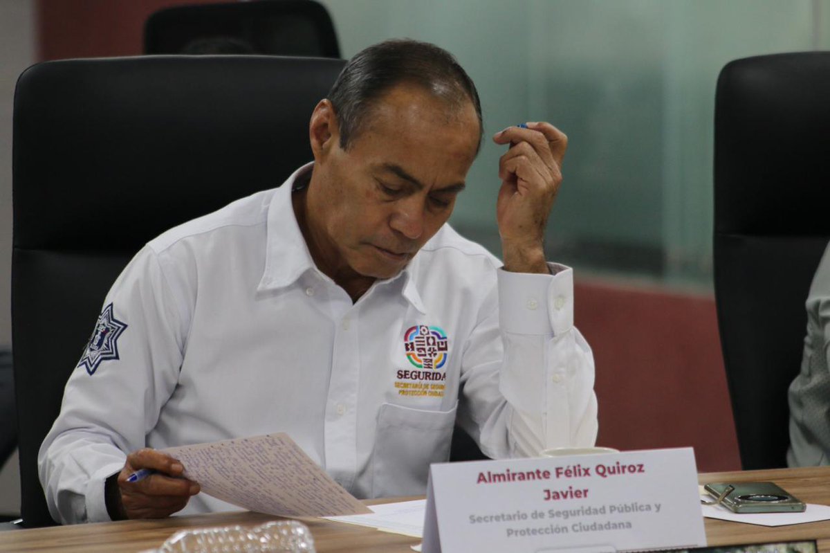 En instalaciones del <a href="/C5i_Oaxaca/">C5i Oaxaca</a>, el Secretario <a href="/FelixQuirozJ/">Félix Quiroz Javier</a> encabezó una mesa de trabajo con empresarios gasolineros, abarroteros y constructores de la región de los Valles Centrales, donde participaron la <a href="/FISCALIA_GobOax/">Fiscalía General</a>, la <a href="/GN_MEXICO_/">Guardia Nacional</a>, <a href="/Defensamx1/">@Defensamx</a> y la <a href="/DesEconomicoOax/">Secretaría de Desarrollo Económico Oaxaca</a>.