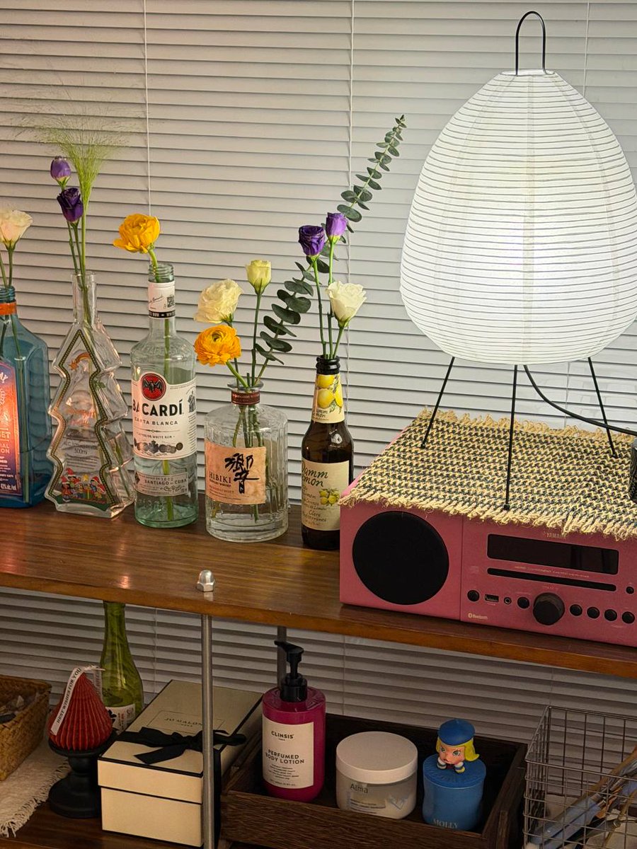 Kashuba_8's tweet photo. ボトルと花で作る小さな幸せ🌼 https://t.co/vjx8YXJv6r