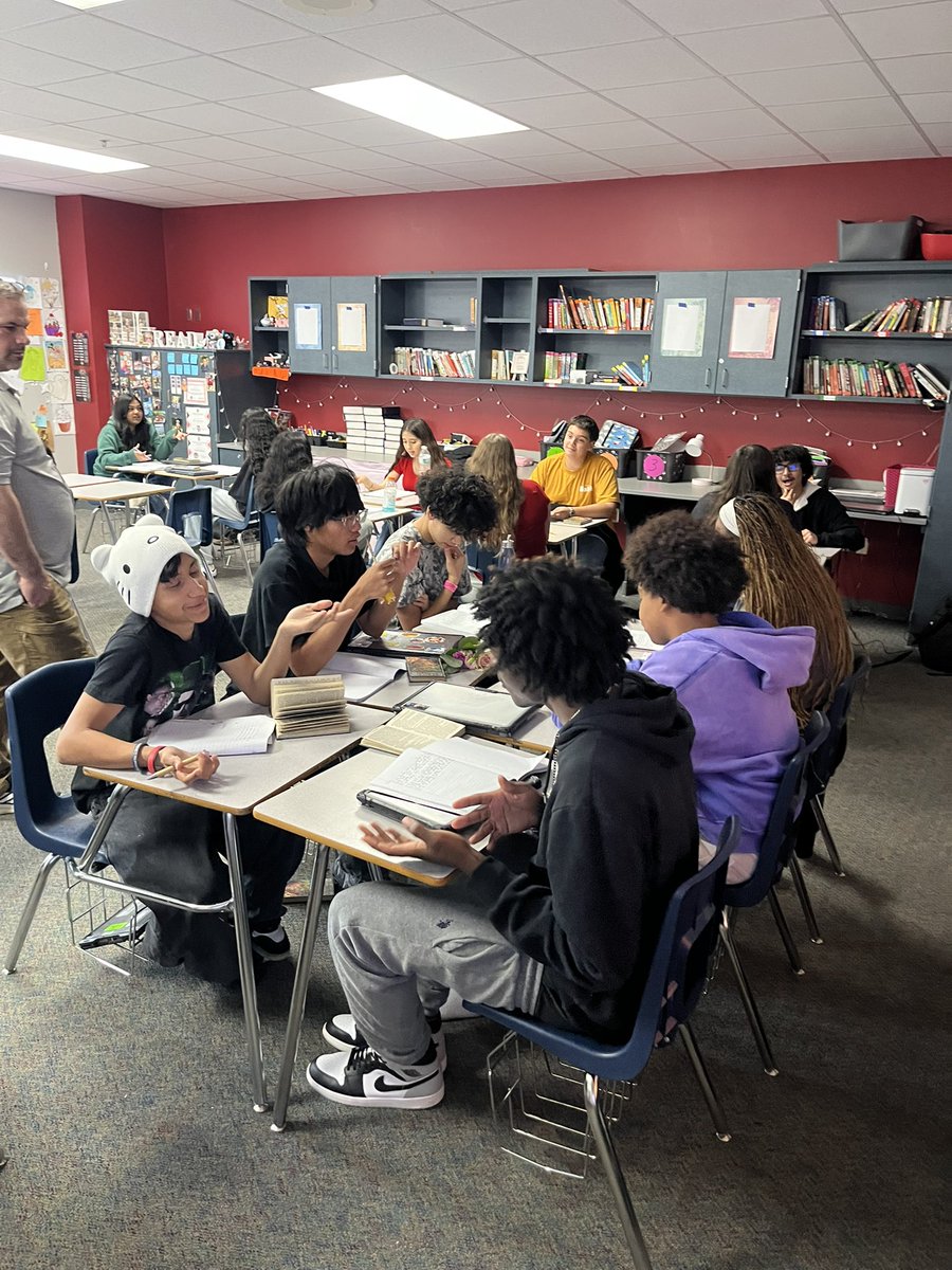 bonsga's tweet photo. English II prepping for next week’s Argumentative discussion panels. #speeddatingdiscussions #discussionprotocol #LevelUp @THS_Tigers https://t.co/zaytTDgIDZ