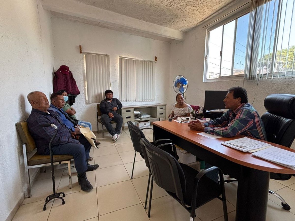 En Tejupilco, transportistas afiliados a FISTSA se reunieron con el delegado de Movilidad para avanzar en el proceso de concesionamiento. Los trabajadores del volante acordaron reunir la documentación solicitada por la Secretaría de Movilidad y continuar el trámite.