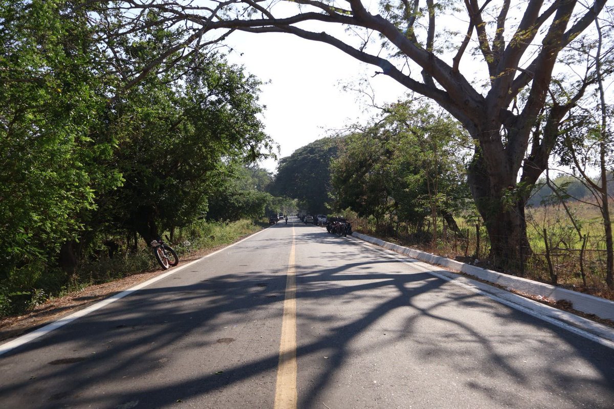 Nos fuimos a la #Costa a cumplirle al pueblo lo prometido y a transformar el territorio.

En #SantiagoJamiltepec entregamos la rehabilitación del camino Río Verde – La Boquilla, con concreto asfáltico, para mejorar la movilidad y hacer más seguro el traslado de quienes transitan