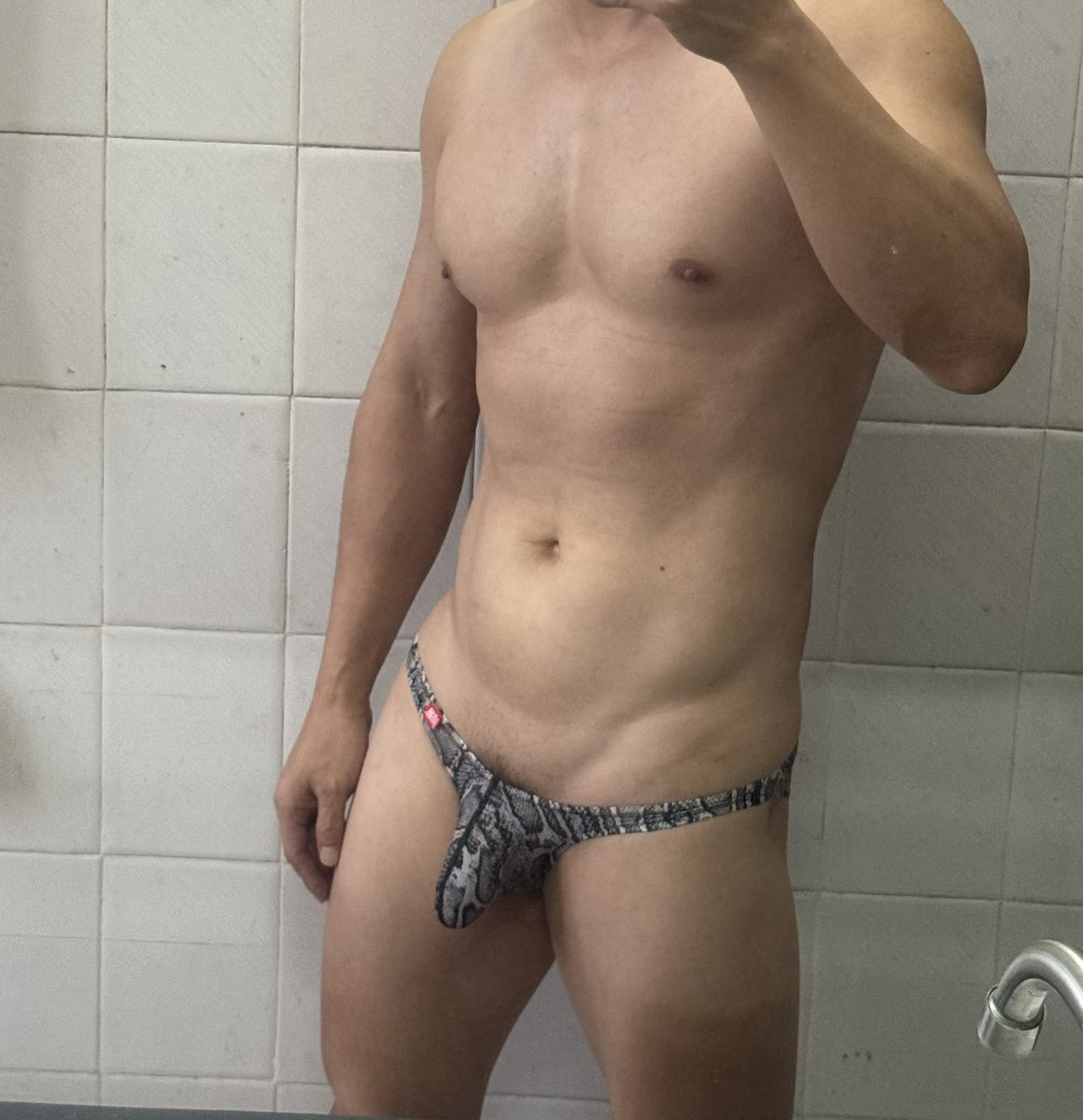 前后夹击(广州) tweet media