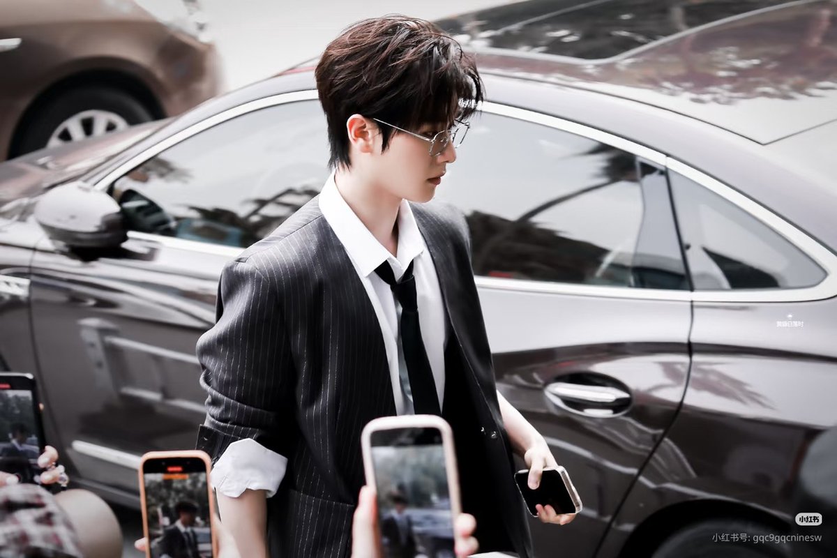 ไม่แปลกใจเลยที่สตูชมบอสว่าหล่อตลอด หล่อจริง