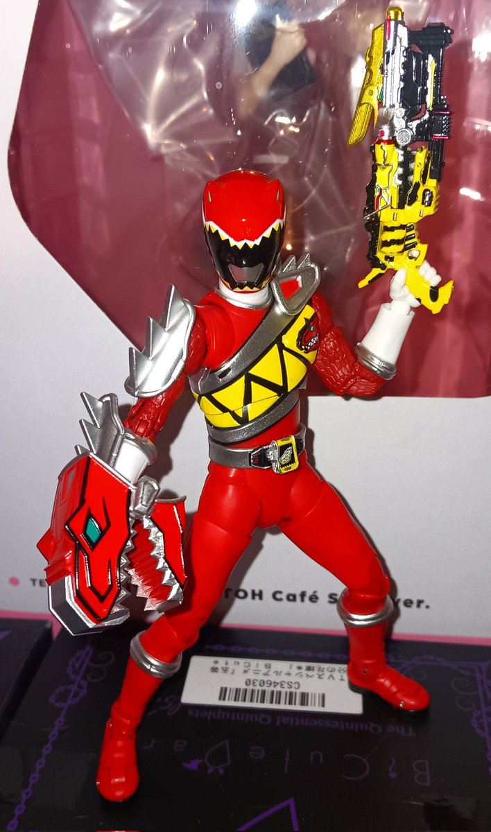 Axusho's tweet photo. I found my old Kyoryu Red figuart, and was able to easily take off the armor pieces, and the ball joints of the wrists are basically the same size as the shinkocchou seihou ver. 
With some sticky tak I was able to  more or less customize the Shinkocchou Seihou Kyoryu Red :3 https://t.co/MM2tX0PYpn