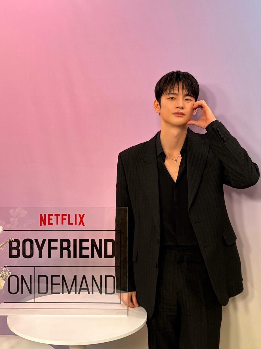 あまりの情報と番宣の多さに疲れた🫩
観る前からこんなんじゃ大丈夫かなぁ😂
一気に放送ってなってるから今日から明日にかけて放送ってかな🤔
グクだけが観たいけど他の男達の場面も観ないと次にいかないしね😅
面白くてあっという間に終わるかも👍
#ソイングク　#서인국　#SeoInGuk
#monthlyboyfriend