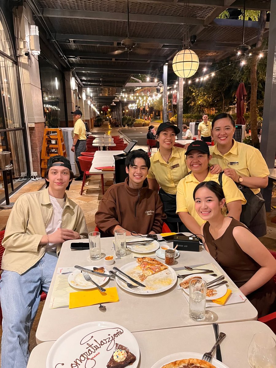 caprice dinner with miguel and iñigo 🫶🏻 CapMiGo, og trio ?? 

CAPtivate SHOWTIME CROWD
#CapriceCayetano