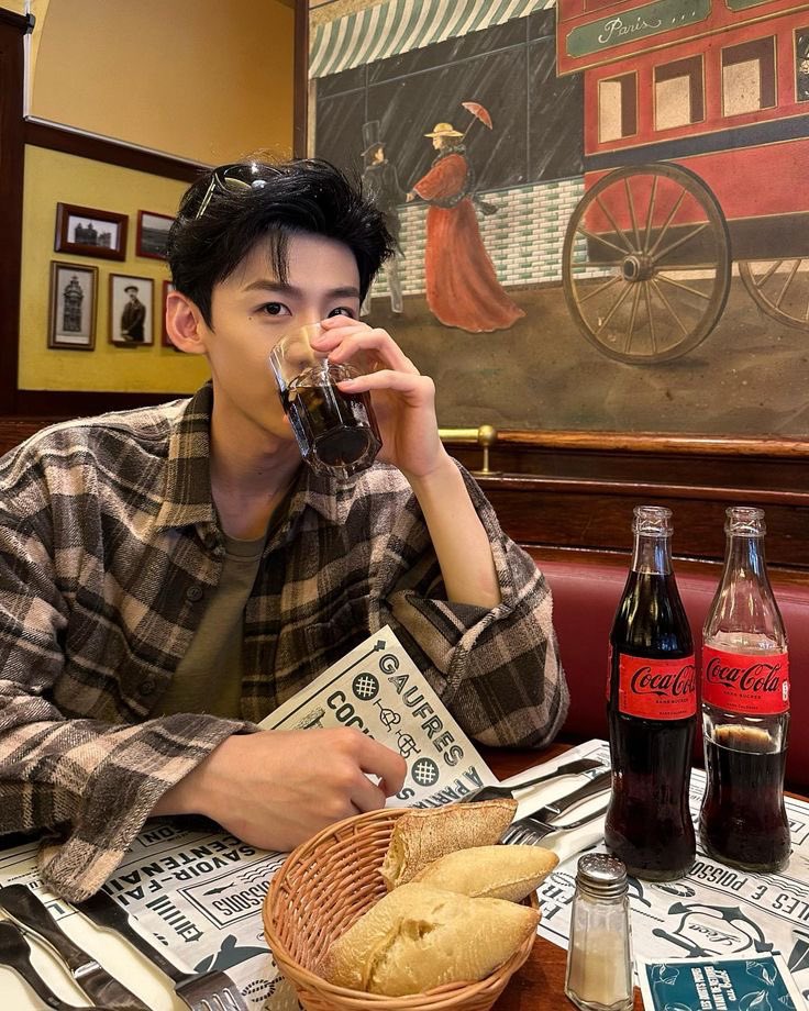 jjesszcaa's tweet photo. he’s so boyfriend coded https://t.co/UnwvCfLhiv