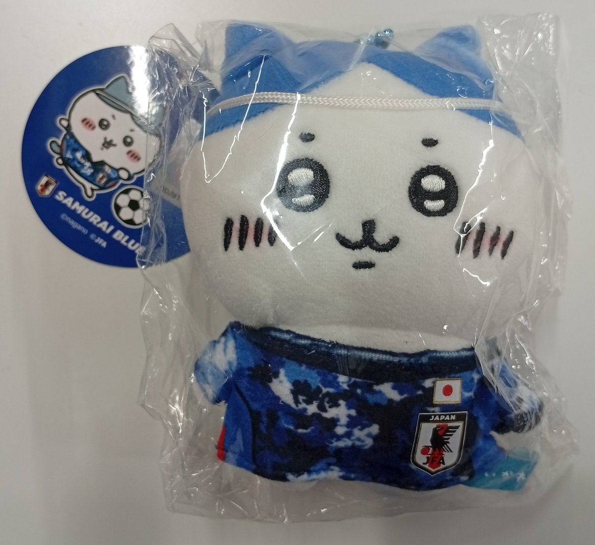 入荷情報】 『#ちいかわ』 ぷちミニマスコット(ハチワレ) サッカー日本