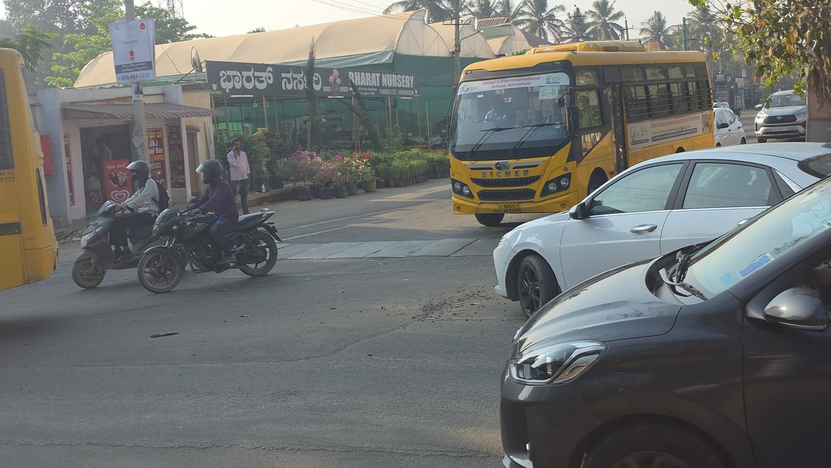jose_pt's tweet photo. @blrtraffic  wtong side turns in mass numbers
Location Carmel school near Carmelaram church Bangalore
Date mar 6 of 2016 this is at 8.15 am.. thru the day https://t.co/ABvt1n6GAc