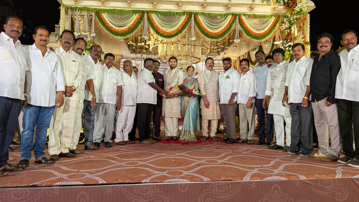 aar_here's tweet photo. వైజాగ్ లో జరిగిన మెట్ల వారి వివాహానికి హాజరు కావటం జరిగింది
#wedding #metla #metlaramanababu #weddingceremony #vizag #AndhraPradesh #DrBRAmbedkarKonaseema https://t.co/23bJ7jO1jW