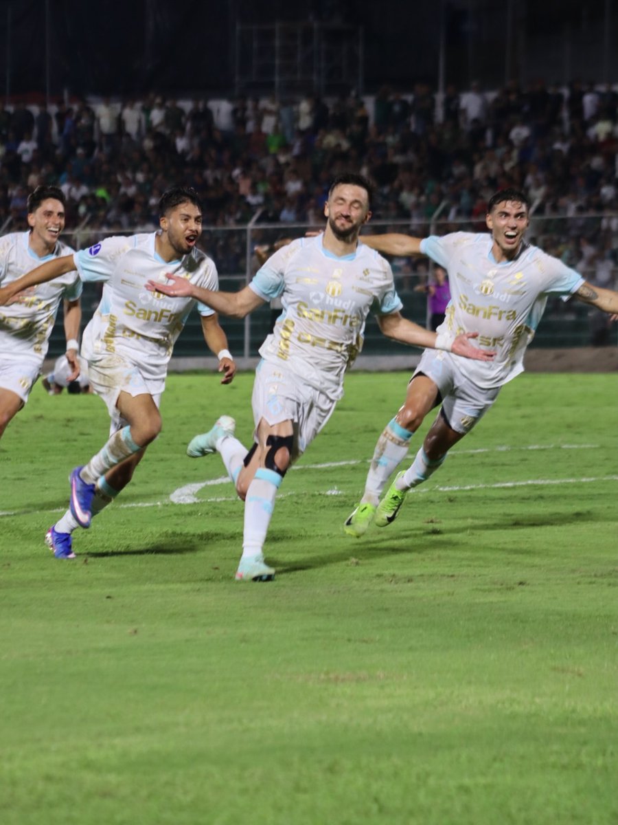🏆 ¡¡EL ÍDOLO AMBATEÑO SE METIÓ POR PRIMERA VEZ EN SU HISTORIA EN LA FASE DE GRUPOS DE LA #Sudamericana!! 

🇪🇨 Macará se quedó con el duelo ecuatoriano y le ganó 1-0 a Orense en Machala 

⚽ GOL del Gato Blanc

📷 <a href="/Macara_Oficial/">Club Dep. Macará</a>