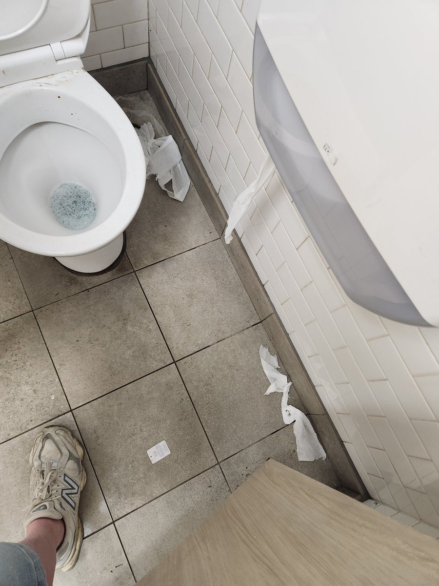 Well #Gundagai <a href="/maccas/">McDonald's Australia</a> is a filthy shithole....