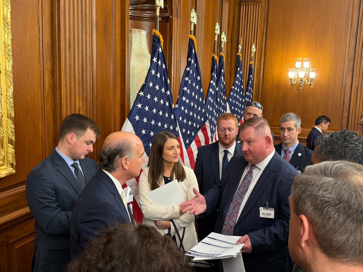 ALCreditUnions's tweet photo. Our Alabama advocates had a chance to meet with @RepMikeRogersAL, @RepDaleStrong, and @Robert_Aderholt to discuss key credit union priorities.

Thank you to these members of Congress for taking the time to meet with our credit union advocates.
#GAC2026 #YourLocalAdvocate https://t.co/olpHQdnhAl