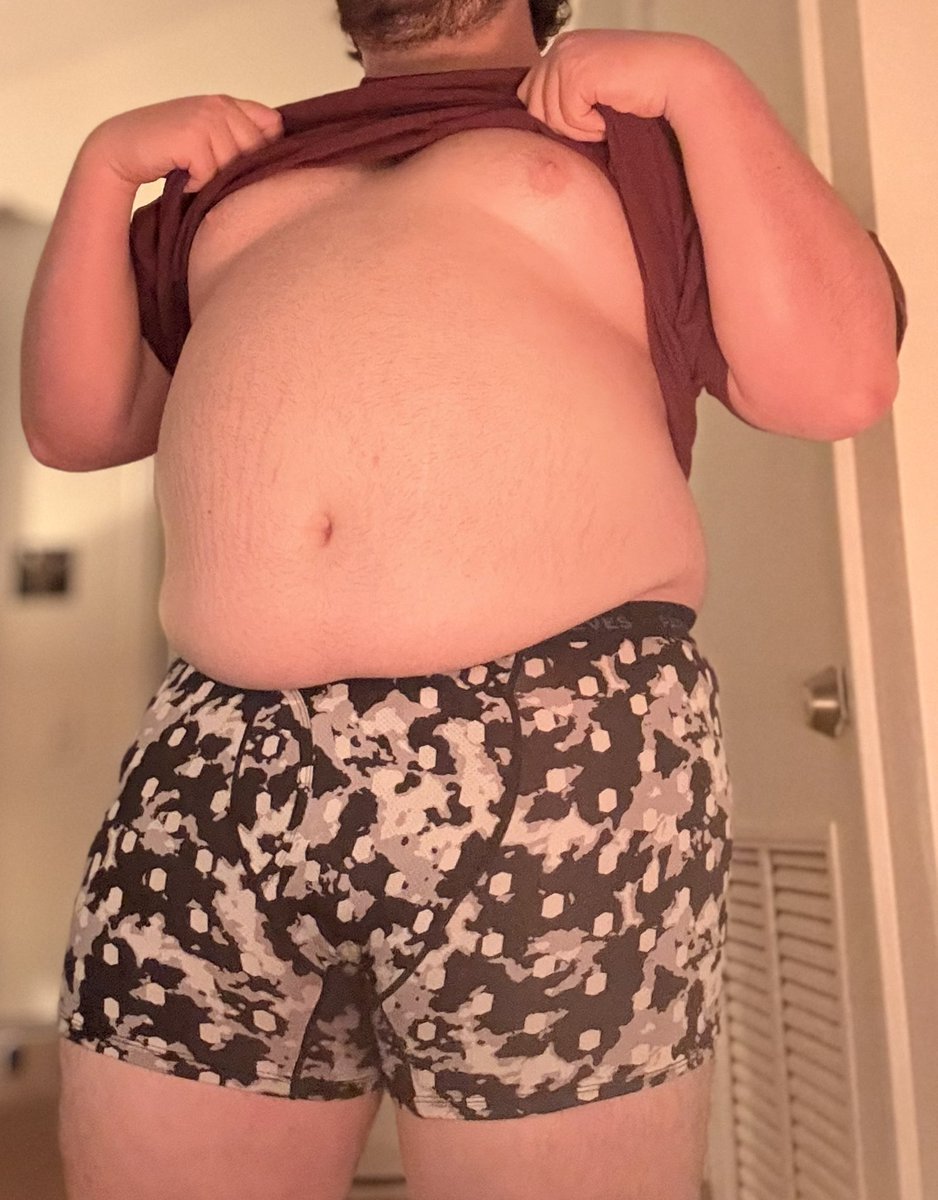 Baxter_Rooster's tweet photo. I heard that today might or might not be #tummytuesday, or maybe they said #fatboyfriday…? I dunno belly (and butt) day either way :3 
#gainerbelly https://t.co/3VDzasHedn