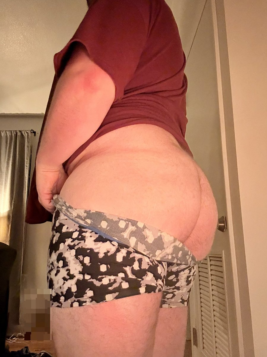 Baxter_Rooster's tweet photo. I heard that today might or might not be #tummytuesday, or maybe they said #fatboyfriday…? I dunno belly (and butt) day either way :3 
#gainerbelly https://t.co/3VDzasHedn