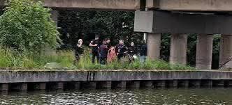 RbxWeb's tweet photo. Dans la Deule à Lille, un nouveau corps a été retrouvé, sans tête. https://t.co/S8ZIHfgz5l