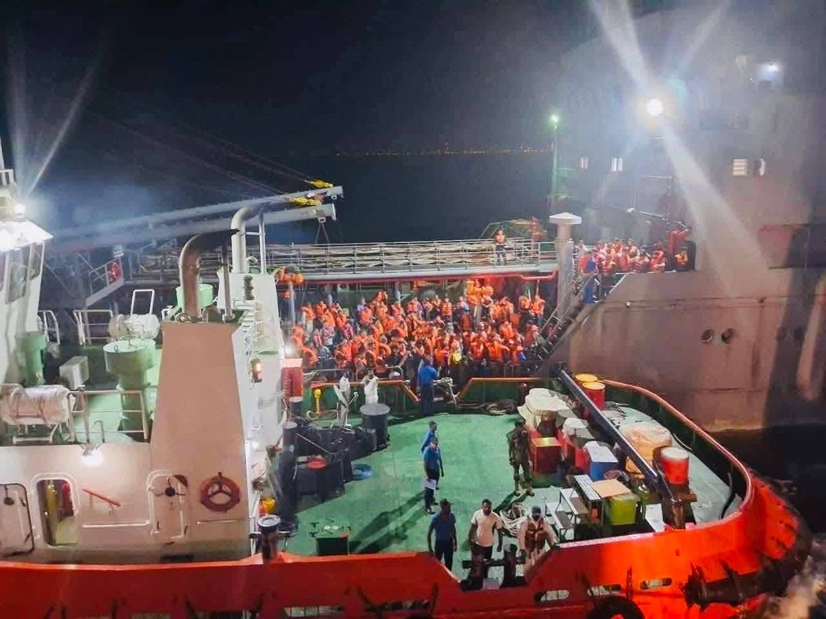 newsdotlk's tweet photo. Efforts underway to rescue 208 cadets on board the Iranian ship IRIS Bushehr
#SriLanka #Iran #IRISBusher #MiddleEastConflict #SLNavy #Newsdotlk https://t.co/YypctC61rZ