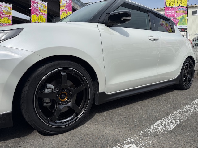 QVqWUr87QXWjrF7's tweet photo. スイフトスポーツに「ADVAN Racing TC4 17-7.5J」と「ADVAN FLEVA V701 205/45R17」をお取り付けさせていただきました。納期が半年程掛かり、かなりお待たせ致しましたが、待ったかいがあったと、お喜びいただけました。＾＾　
https://t.co/4QxdxT3ROX
#ADVANRacing #TC4 #FLEVA #V701 #SWIFTSPORTS https://t.co/o7tDGhH46S