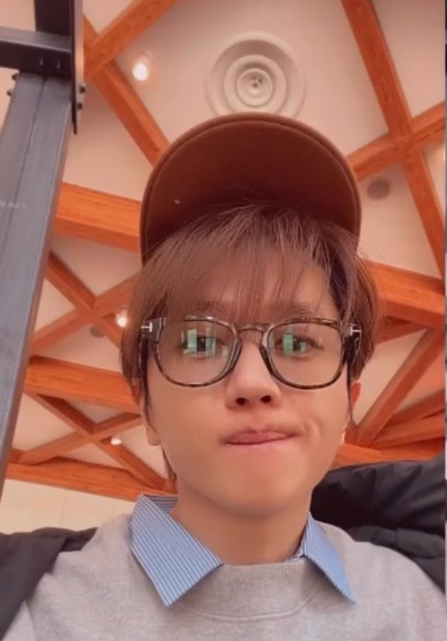 37Nsy_'s tweet photo. 📍 スターバックス コーヒー 皇居外苑 和田倉噴水公園店

✔ チキン&amp;チーズ ホットトルティ ーヤ ¥570

ここのスタバめっちゃ混むはずなのに、バレないのほんとすごいな…笑

#Nissy #西島隆弘
@NissyStaff https://t.co/CMhWLH94z8