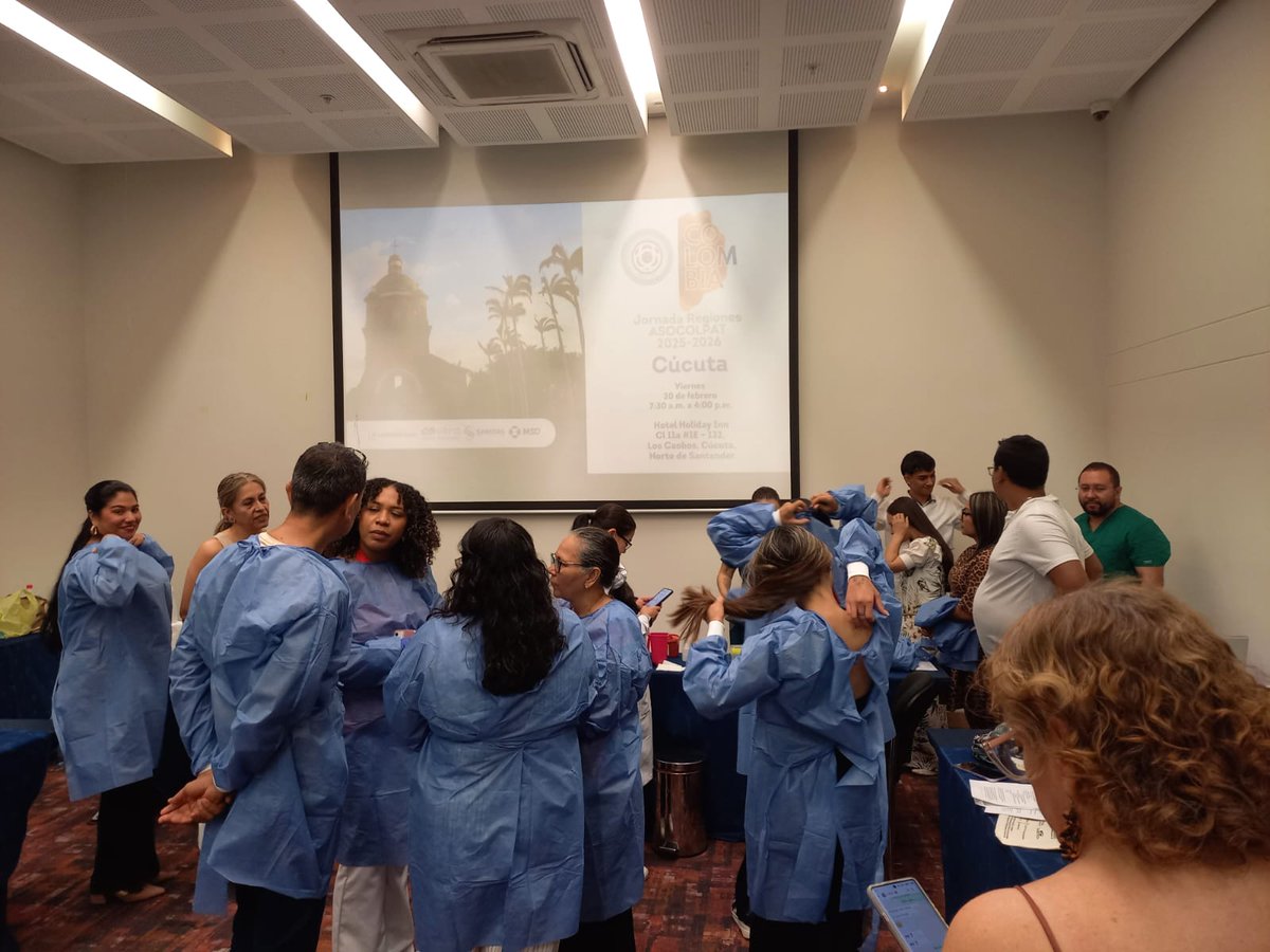 asocolpat's tweet photo. ¿Sabías que en Cúcuta nuestros expertos en patología se reunieron para un taller sobre diagnóstico molecular y biomarcadores en cáncer? Una jornada de aprendizaje y avance. 🧬 #ASOCOLPATRegiones https://t.co/H0nkZwdprr