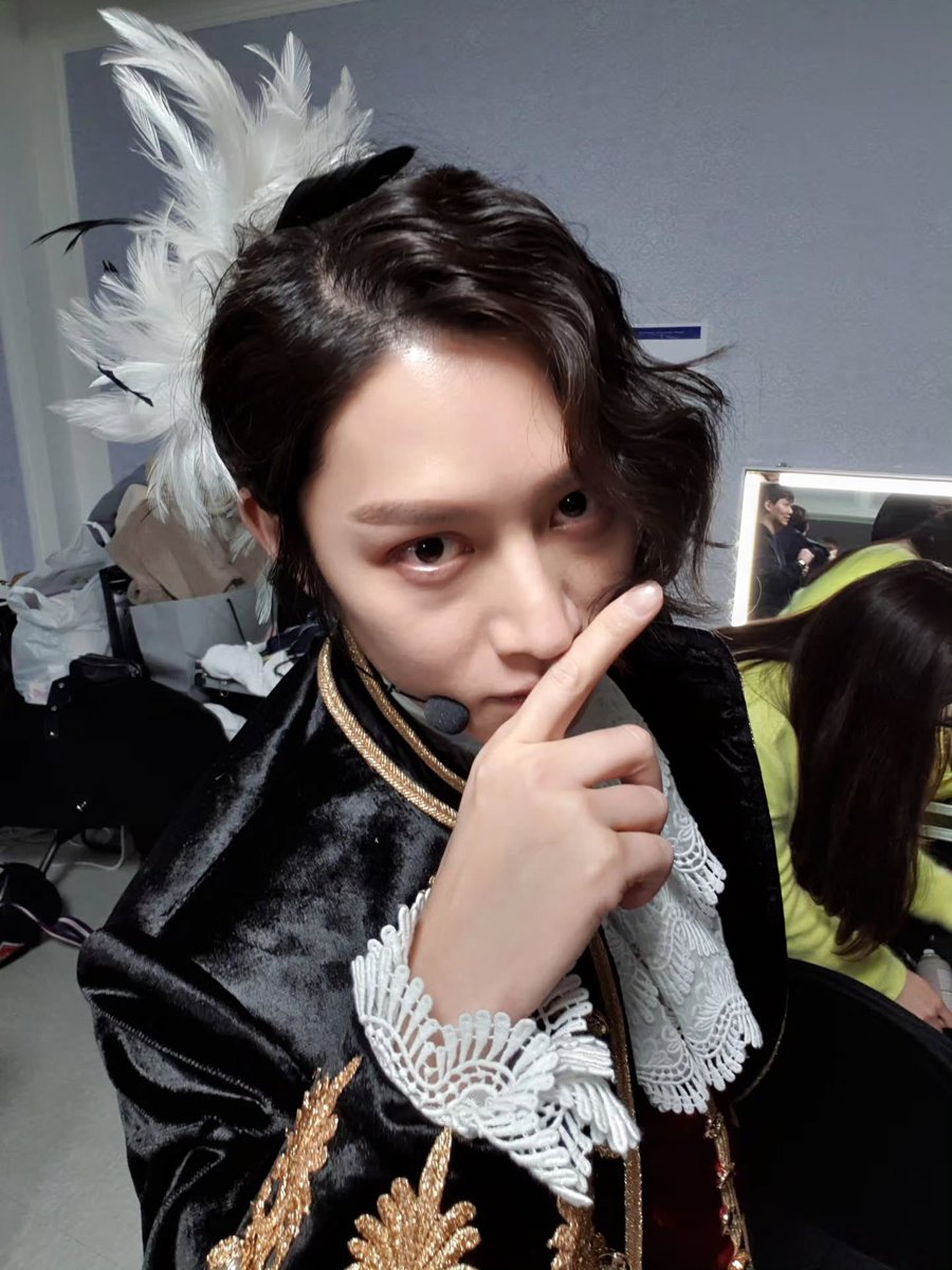 happy 21st debut anniversary kim heechul!🌸
#21번째봄_꽃말은_희철