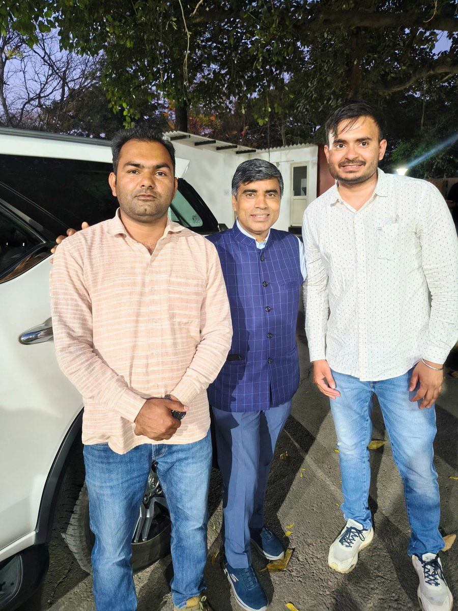 HUPTTA_Official's tweet photo. हरियाणा यूनिवर्सिटीज पार्ट टाइम टीचर्स एसोसिएशन सीएम साहब ओर शिक्षा मंत्री जी से मिली ओर विधानसभा की कार्यवाही भी देखी। चंडीगढ़ से एसोसिएशन को आश्वासन मिला है कि ये काम पूरा होने ही वाला है और फाइनेंस डिपार्टमेंट में भेजा हुआ है। सत्र के कारण फाइनेंस डिपार्टमेंट भी व्यस्त है। https://t.co/F8oazc2X7y