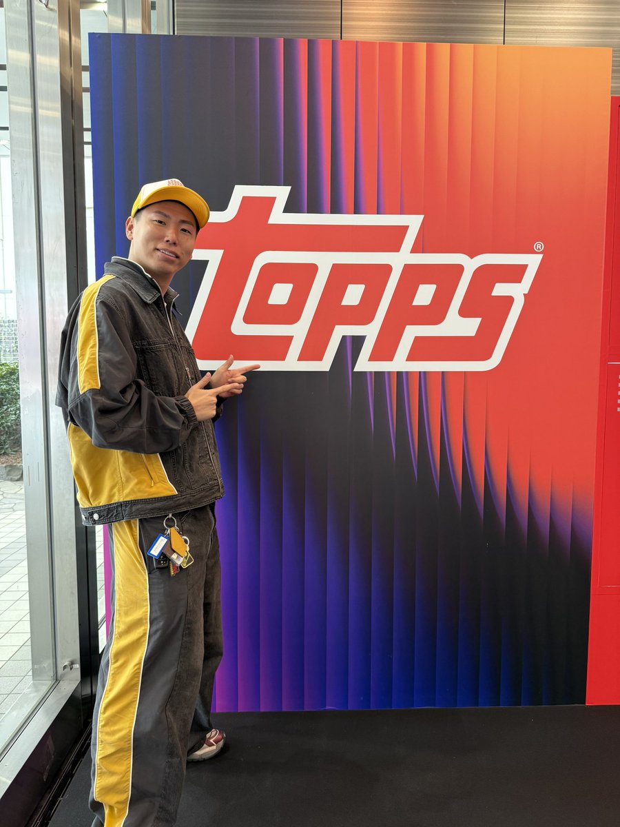 KEESUKE_ESPOIR's tweet image. まさかのいつも開封で楽しまさせて頂いてるToppsさんのイベントに招待して頂きました❤️‍🔥

大谷選手の4億6000万円のカードを生で見れて最高でした🫶
後日動画も上がるのでお楽しみに〜☺️
今日はこの後WBC本戦に参戦します⚾️🔥

#ToppsWBC @toppsjapan