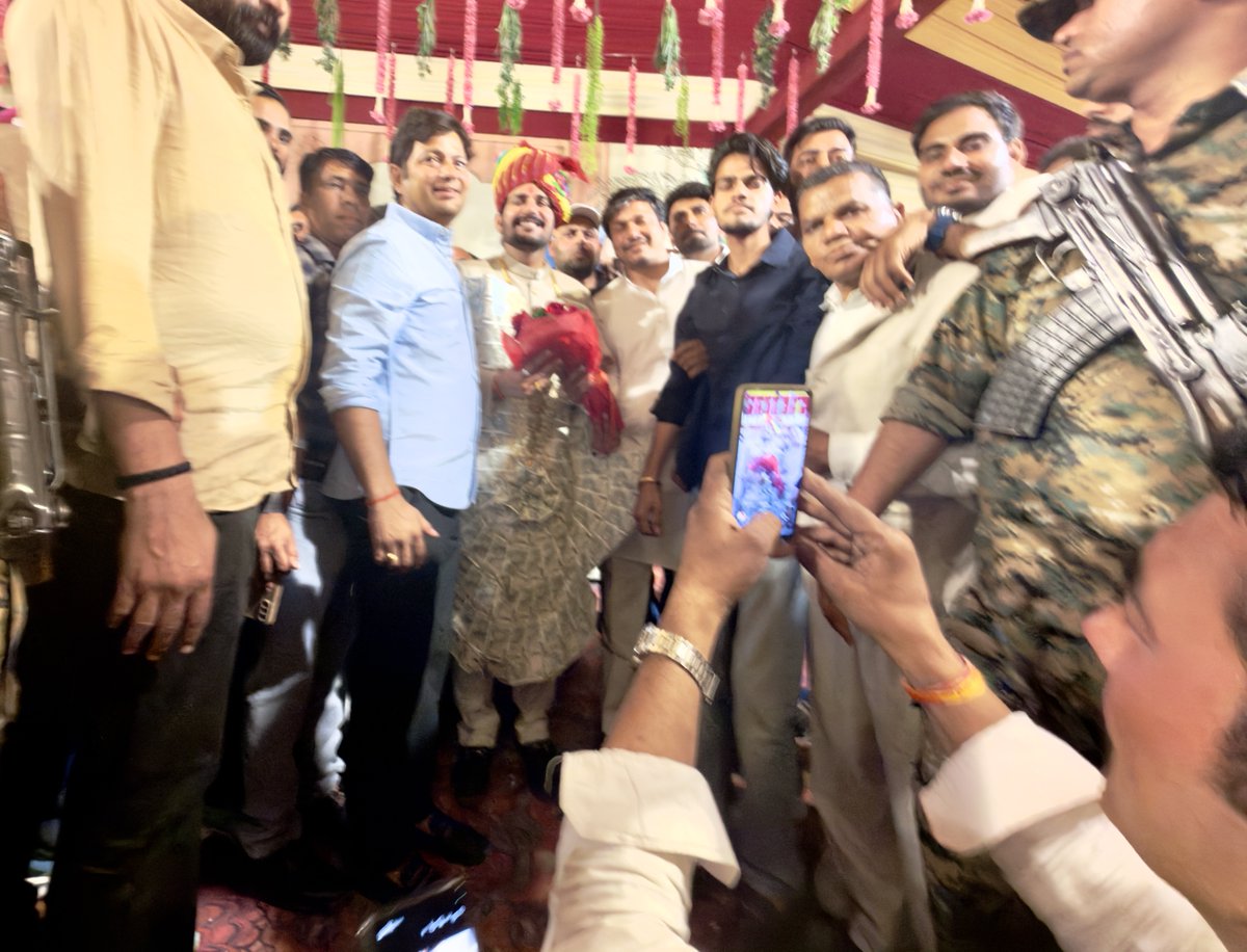 KuldeepDhewa's tweet photo. लाडनूं में विधायक मुकेश भाकर के वैवाहिक समारोह में 5 मार्च को देश प्रदेश के अनेक दिग्गज और हजारों जनमानस ने पहुंचकर मुकेश भाकर को विवाह की अग्रिम शुभकामनाएं https://t.co/22niibuafu