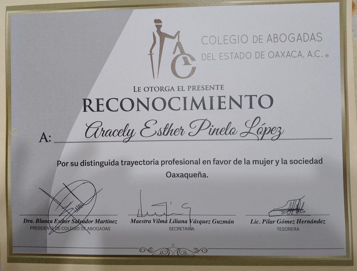 En el marco de la conmemoración del 8 de marzo, Día Internacional de la Mujer, me siento honrada de recibir este reconocimiento del Colegio de Abogadas del Estado de Oaxaca, A.C. por mi trayectoria profesional y compromiso con la justicia y la igualdad de género. Muchas gracias.