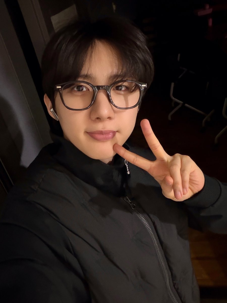 [📺]

잠시 후 9시!
MBC FM4U <#김이나의별이빛나는밤에>에
후이가 출연합니다 🥰

#후이 #HUI
#노래에기대는밤