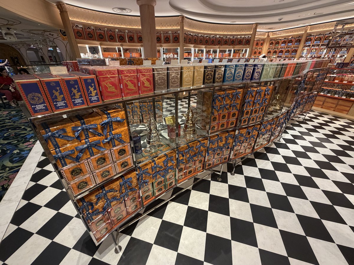 ディズニー・アドベンチャーのデッキ7にあるバシャコーヒー。路面店と