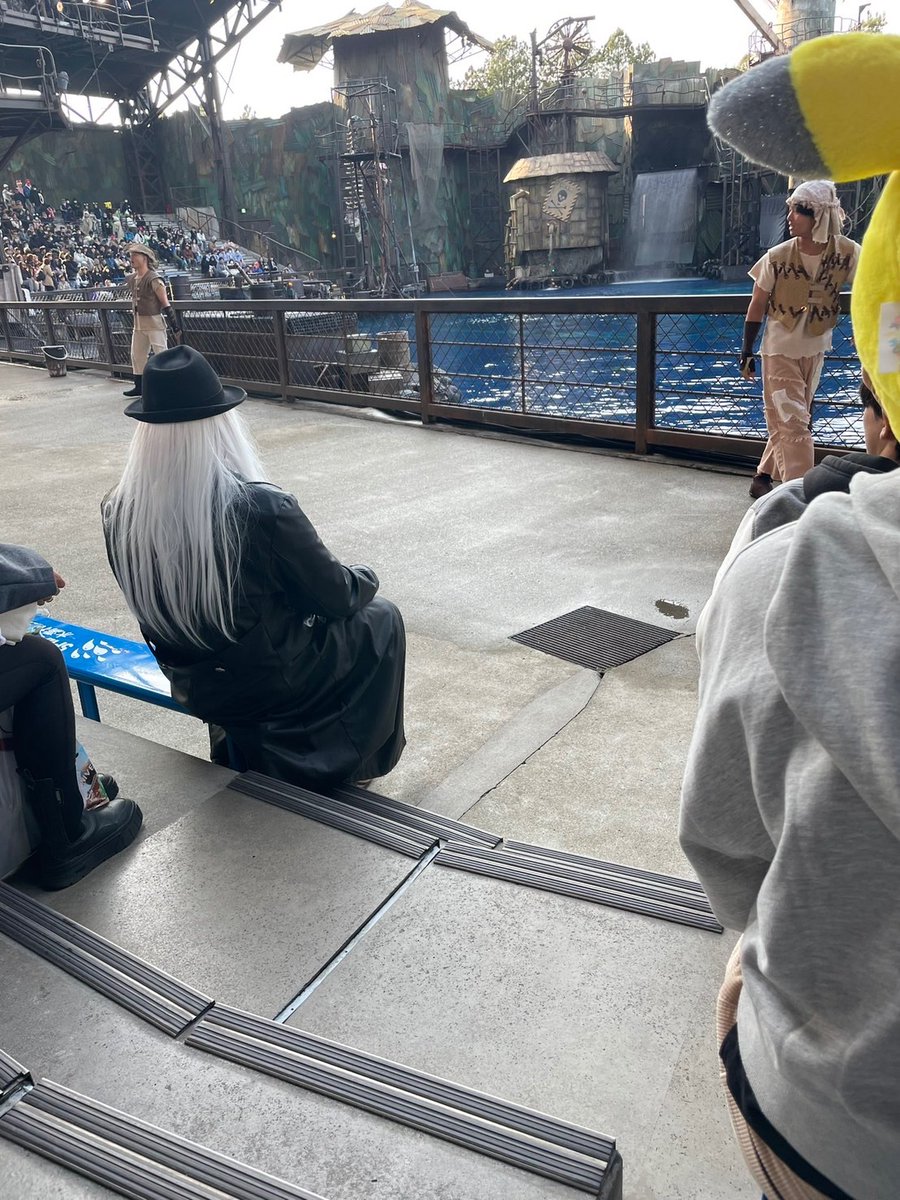 どういう状況やねんbot tweet media