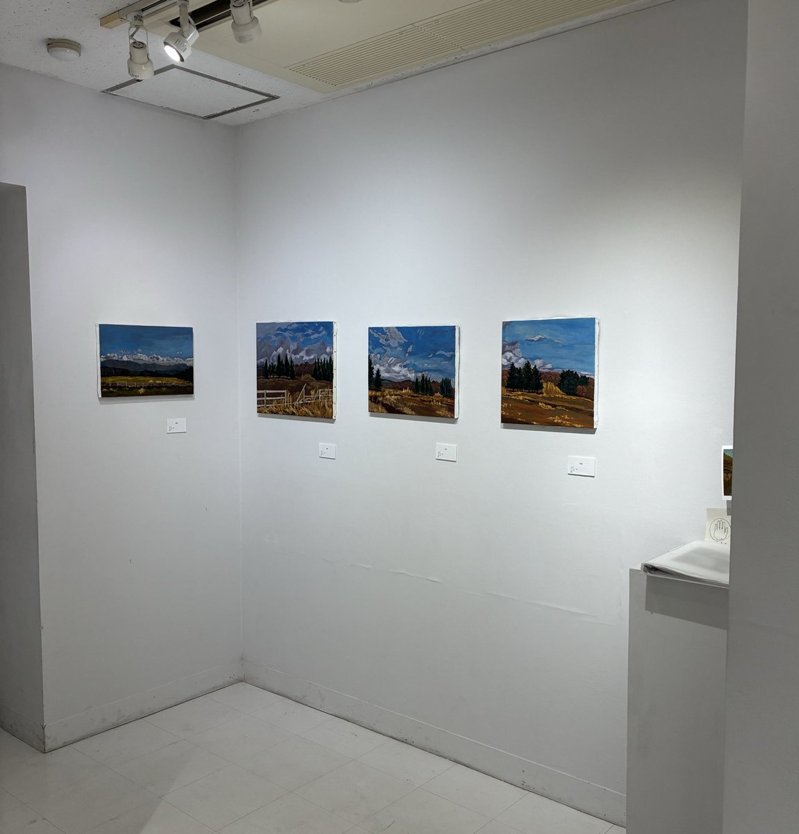 新宿眼科画廊様にて
グループ展「生きとし生けるもの展」

無事に会期が終了いたしました。
足を運んでくださった皆様方、本当にありがとうございました。