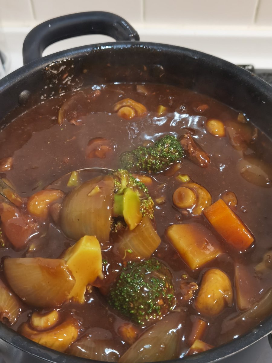 偶に無性ににビーフシチューか食べ(作り)たくなる時があります

そしてコイツは自分で創るのが一番旨い😋 