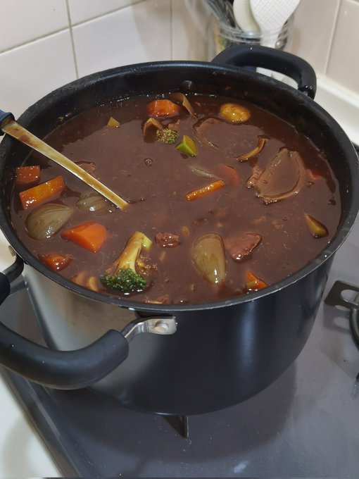 偶に無性ににビーフシチューか食べ(作り)たくなる時があります

そしてコイツは自分で創るのが一番旨い😋 