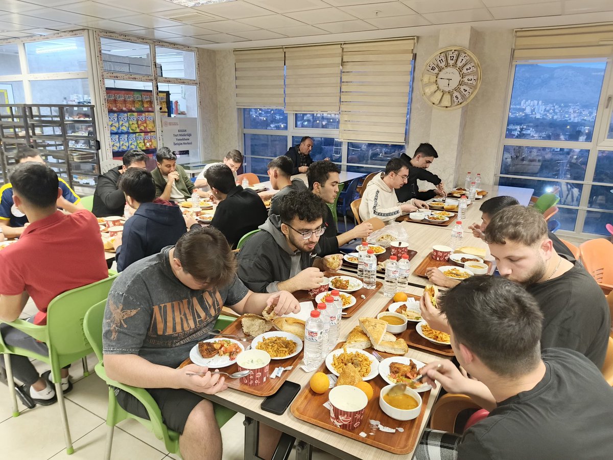 AdanaKYGM's tweet photo. 📍 Kozan Yurdu

Öğrencilerimiz ve Gençlik ve Spor İlçe Müdürümüz ile iftar sofrasında bir araya gelerek Ramazan'ın coşkusunu paylaştık.

Gönüllerimiz bir, dualarımız ortak. 🤲 https://t.co/r1zTXRlkI1