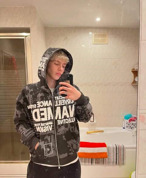 max_willen121's tweet photo. 🖤⚡ https://t.co/YmyNJf6cXZ