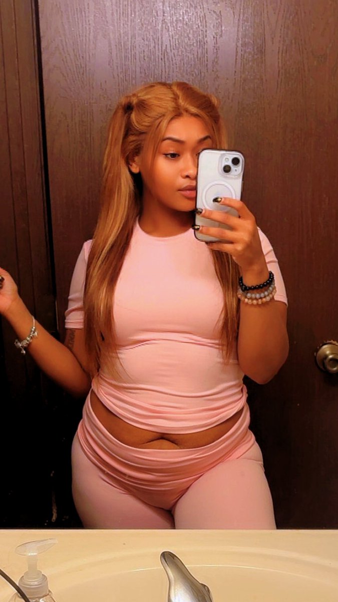 GODDESS DIA BRAT💰🤩 tweet media