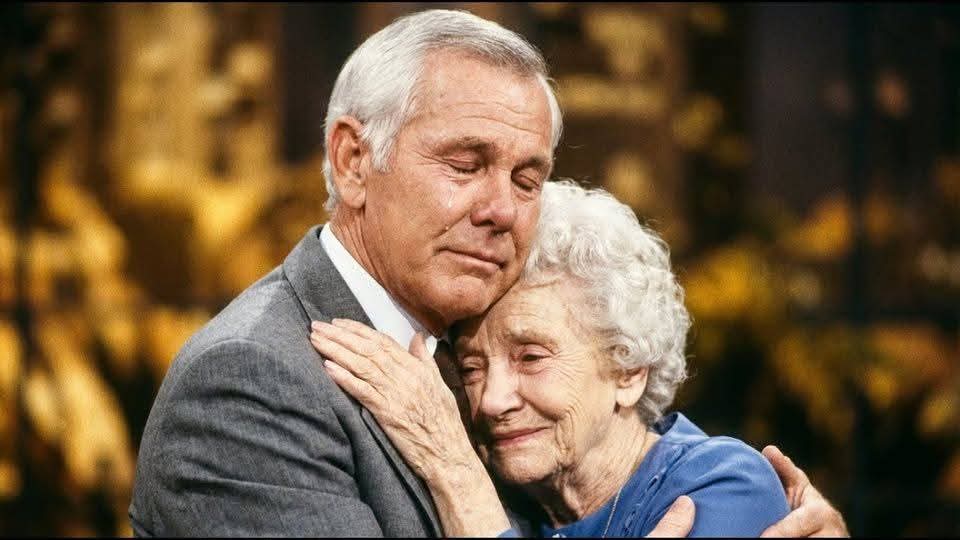 Johnny Carson was picking random audience members when an 83-year-old woman stood up and said, "Hello, Johnny. It's me, Miss Anderson." What happened next stopped the show and changed both their lives forever. It was November 19th, 1987, a Thursday night at NBC Studios in